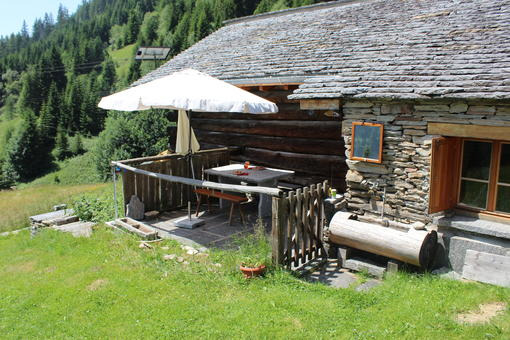 Gepflegtes Maiensäss / kleine Berghütte im Kanton Jura