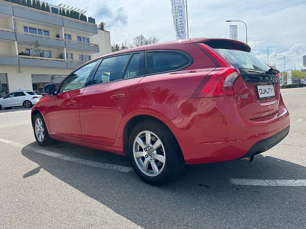 VOLVO V60 T4 Kinetic 2011 / Automat / Frisch MFK & Service /