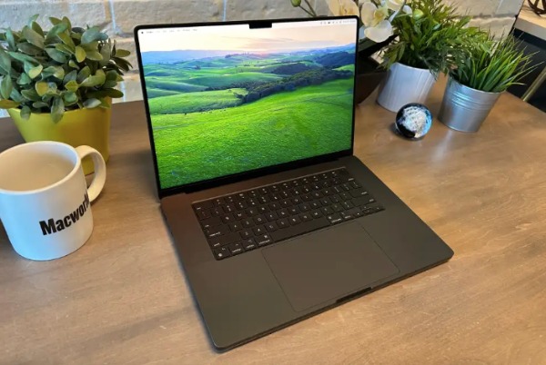 MacBook Pro 16" 32GB, 1TB, space black