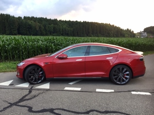 TESLA Model S 90 D Performance