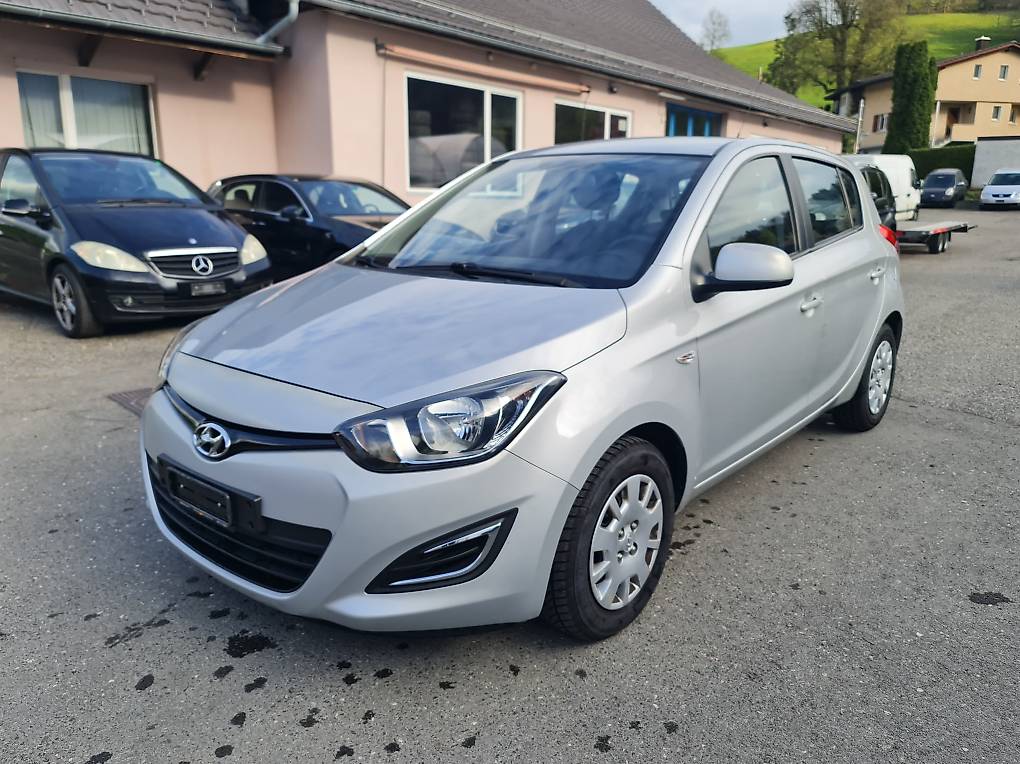 Hyundai i20-1.2 Benzin 2013 Jg.