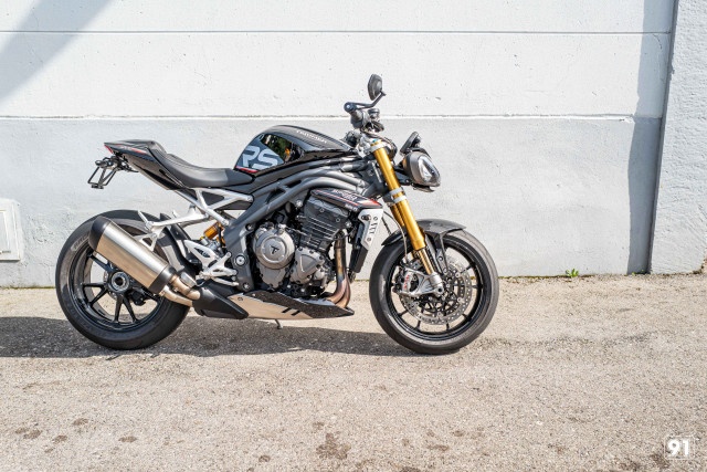 triumph speed triple 1200 rs