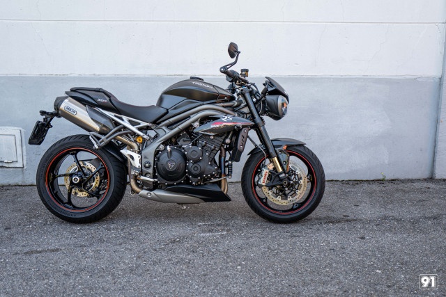 triumph speed triple 1050 rs