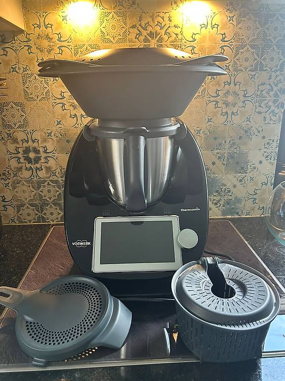 Thermomix TM6 Black Edition, fast neu, Garantie bis Juni2026