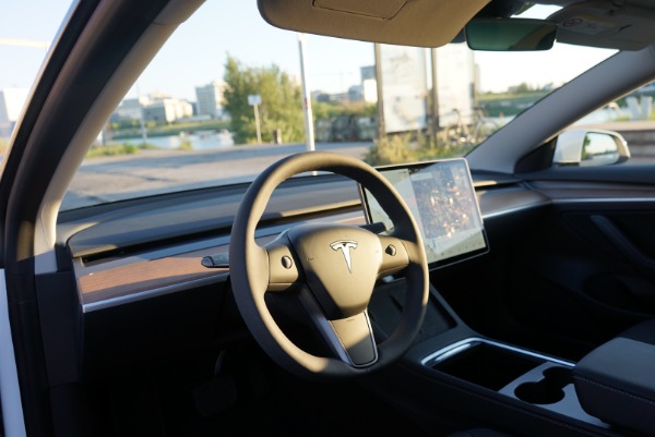 Tesla Model 3 für nur 150.-/Tag mieten