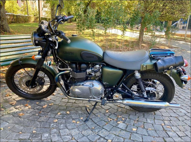TRIUMPH Bonneville 900
