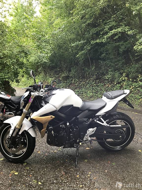 Suzuki GSR750
